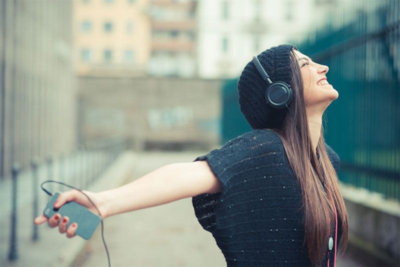 ¿Sabías que la música tiene el mismo efecto de placer en el cerebro que comer y enamorarse? Aquí te dejamos el Top 5 de las mejores plataformas para escuchar música en streaming.