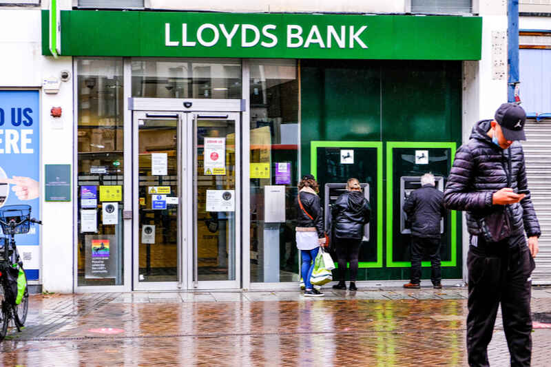 48-more-lloyds-and-halifax-branches-to-close (1)