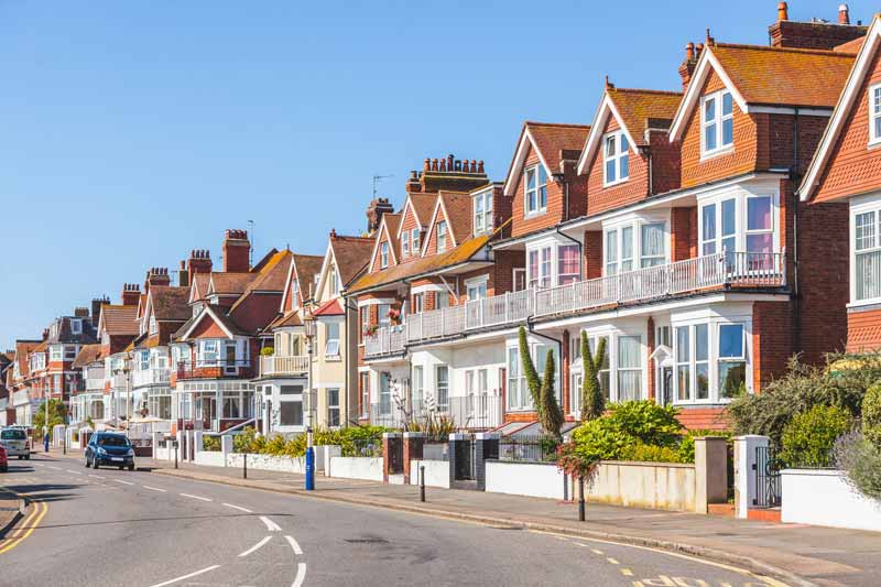 english-street-with-houses